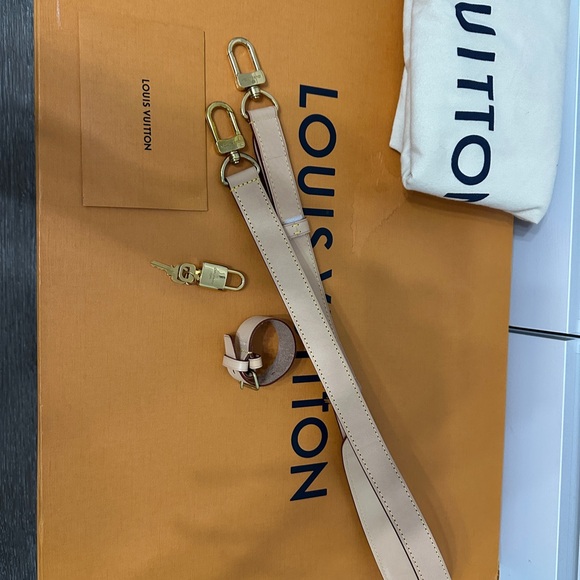 Louis Vuitton Keepall Bandouliére 55 - Picture 15 of 17